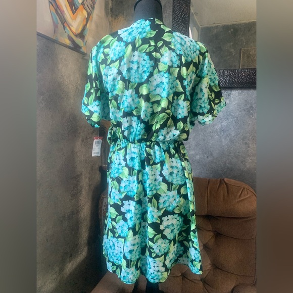 Jacklyn Smith Wrap Dress - Picture 7 of 9